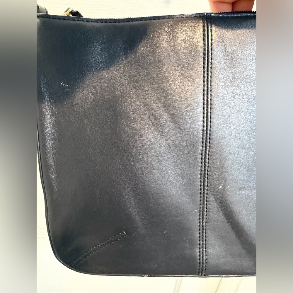 Elegant Navy Leather Shoulder Bag - Picture 14 of 15